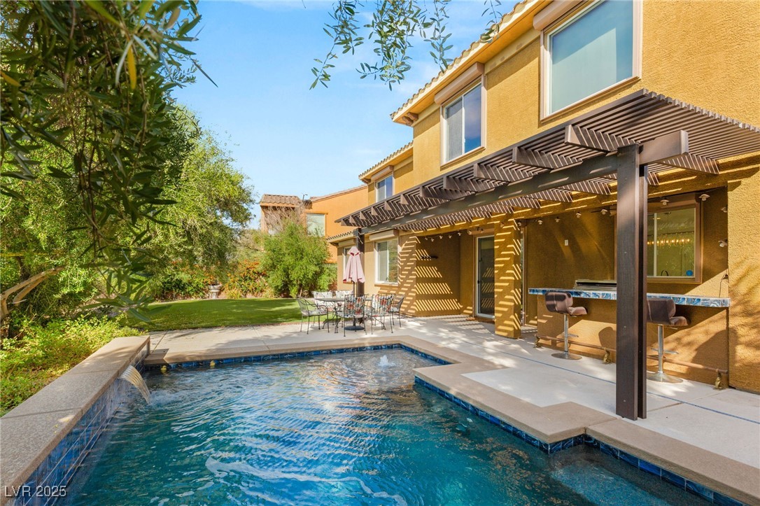 937 Rue Grand Paradis Lane