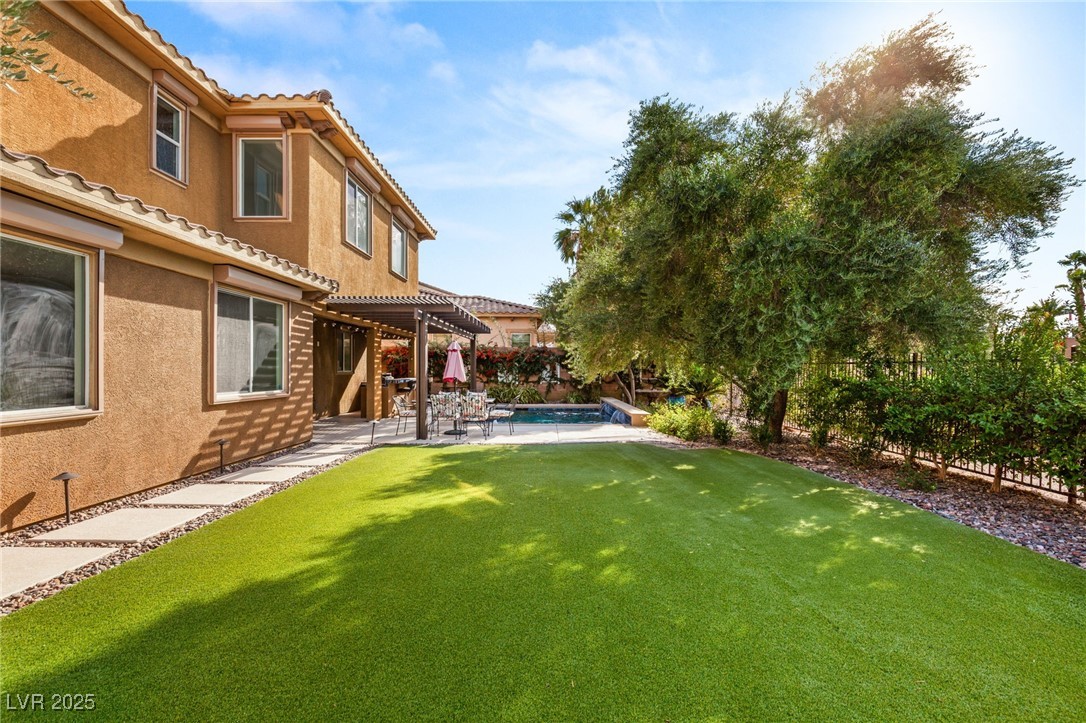 937 Rue Grand Paradis Lane