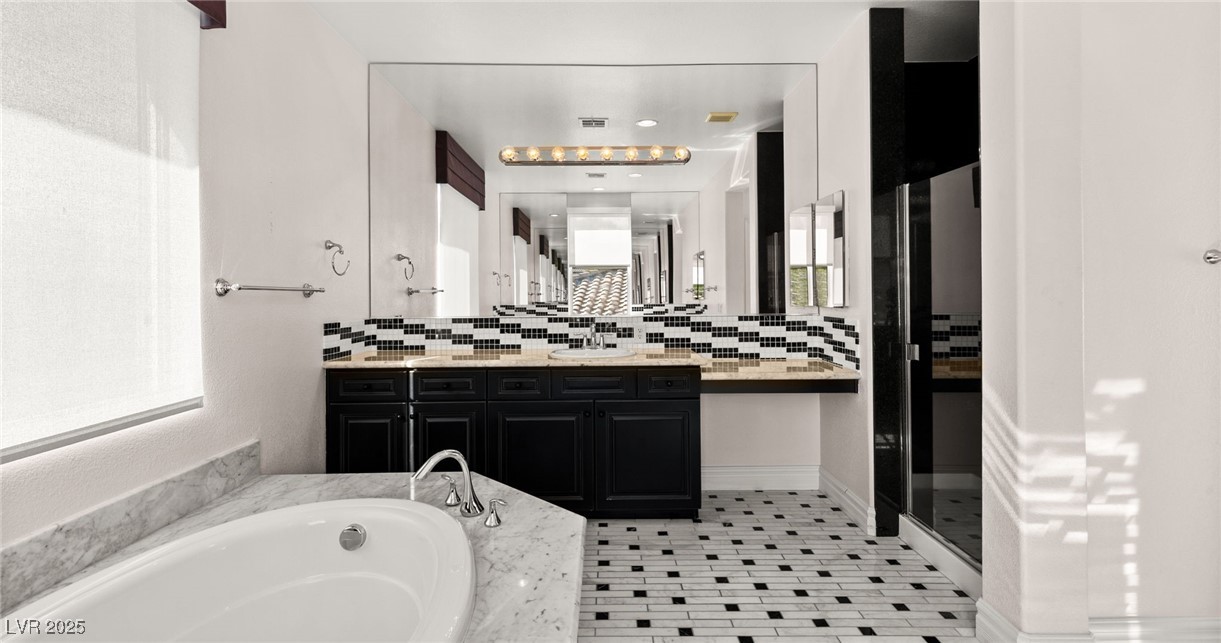 937 Rue Grand Paradis Lane