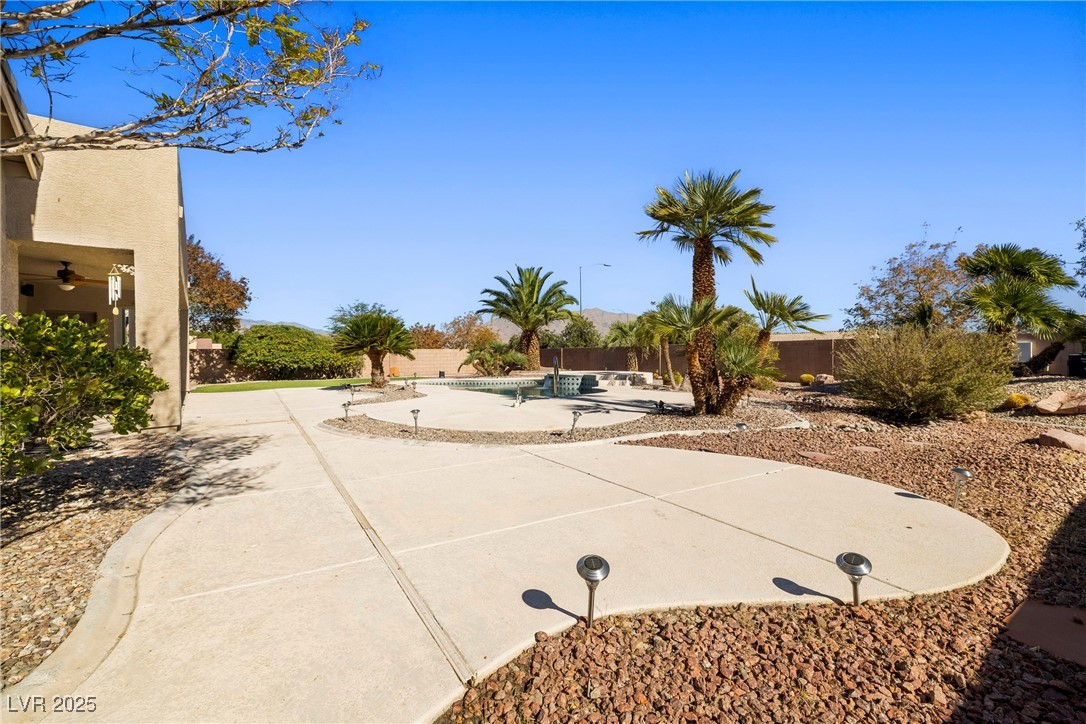 8704 Desert Night Street