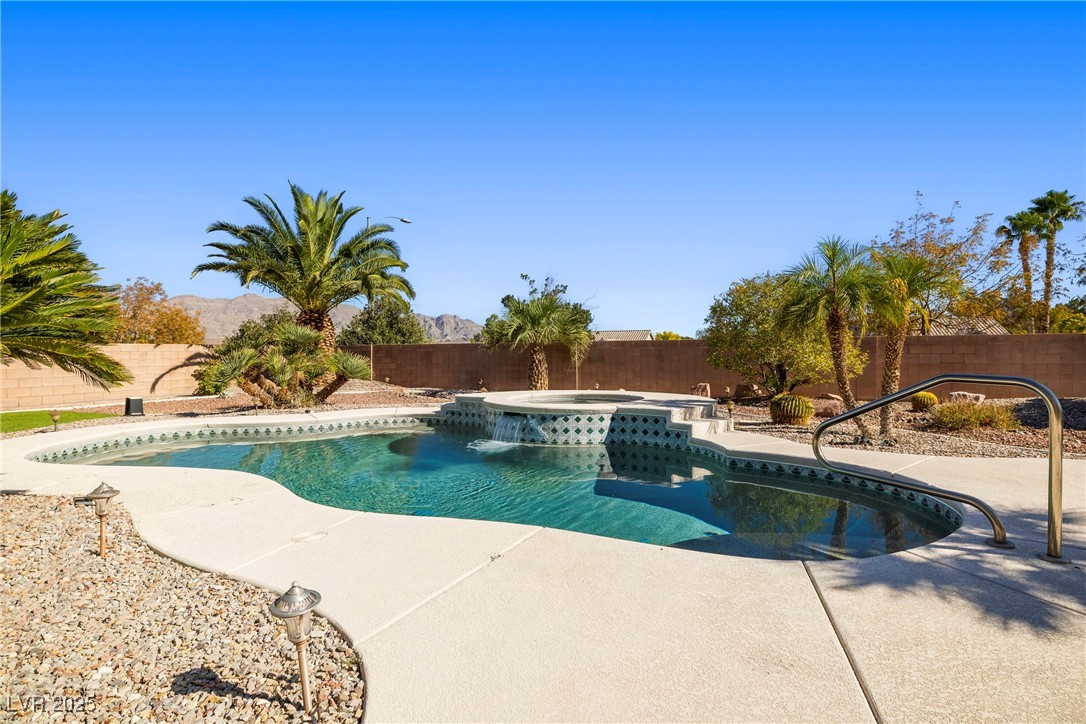 8704 Desert Night Street