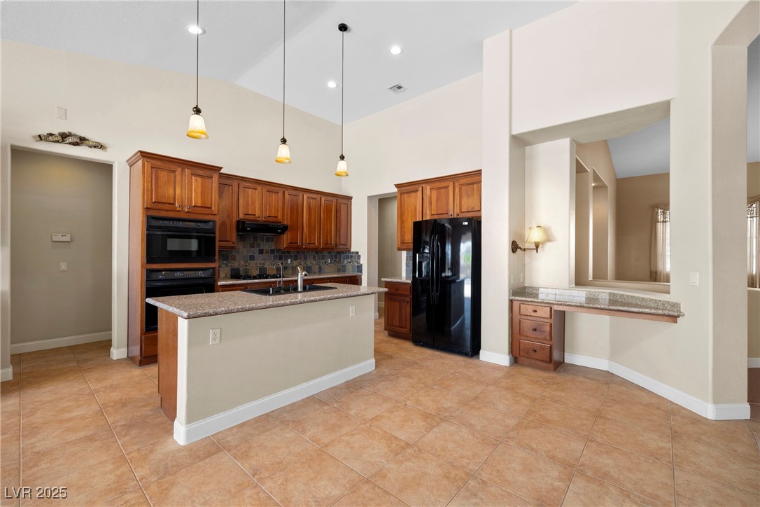 8704 Desert Night Street
