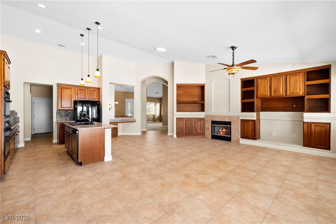 8704 Desert Night Street