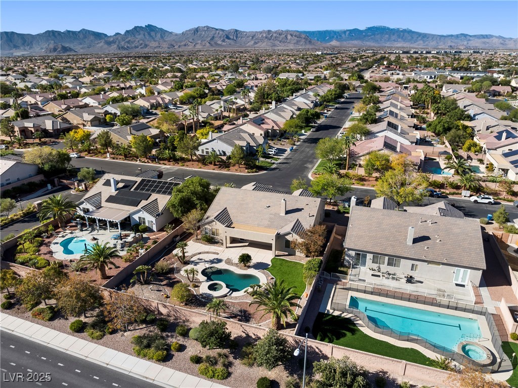8704 Desert Night Street