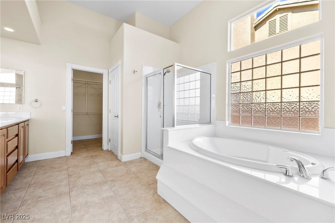 8704 Desert Night Street