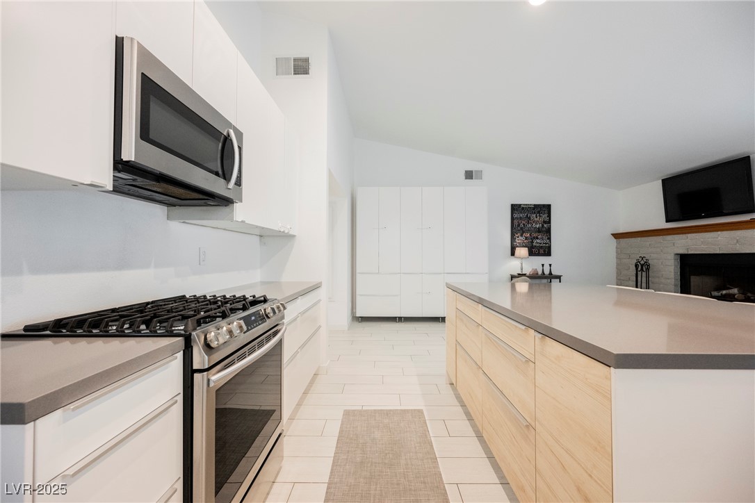 3241 Shoreline Drive