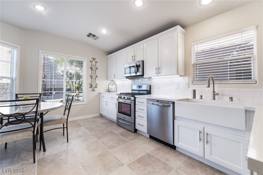 3199 Moon Beam Avenue