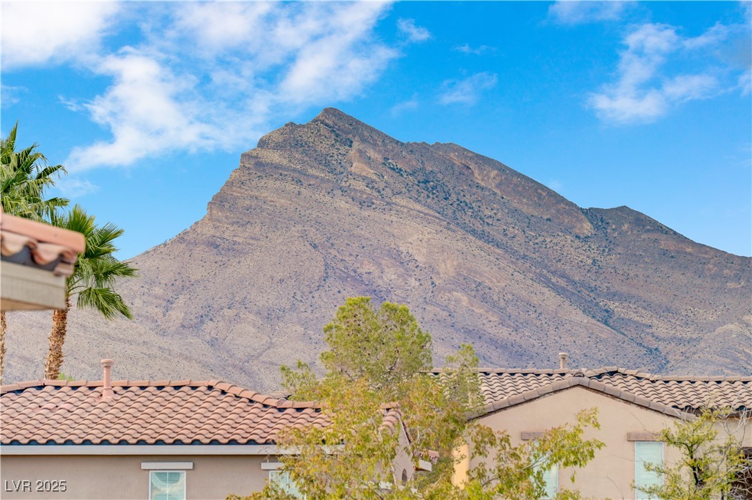 12121 Las Hurdes Avenue