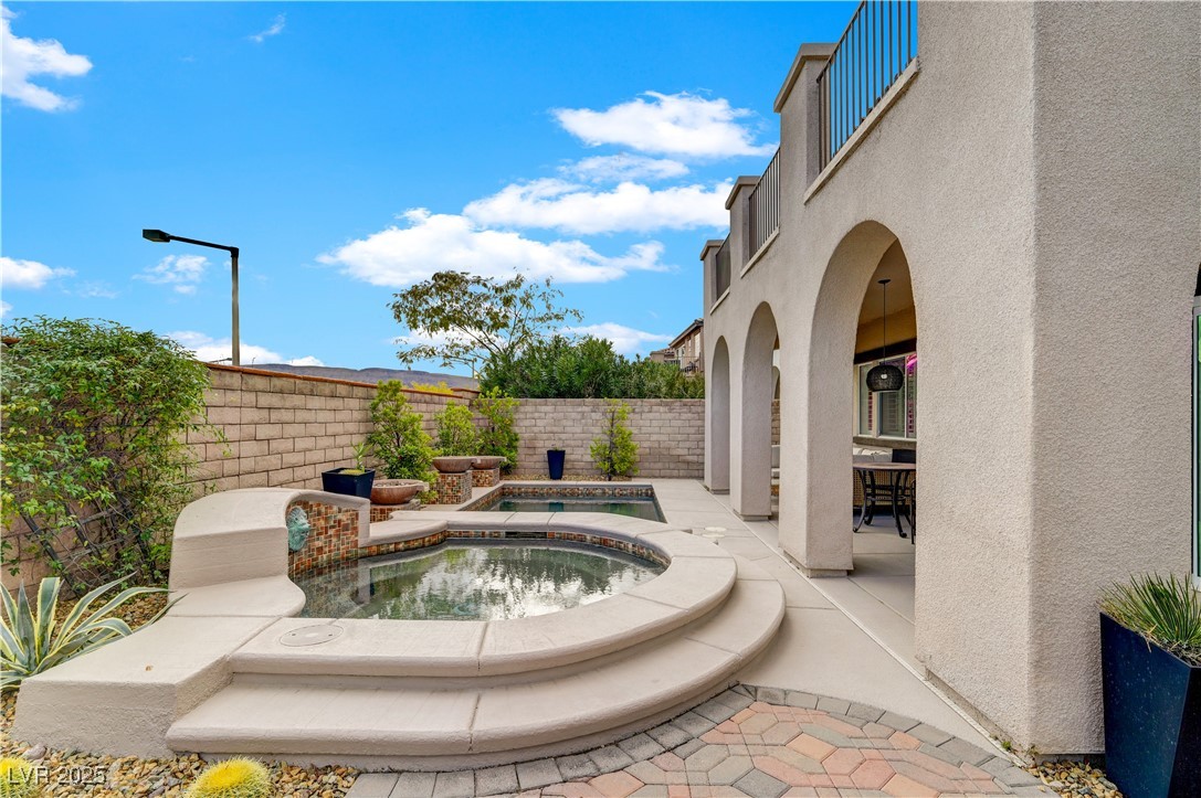 12121 Las Hurdes Avenue