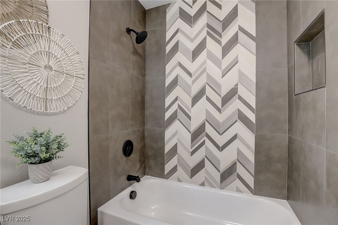 12121 Las Hurdes Avenue