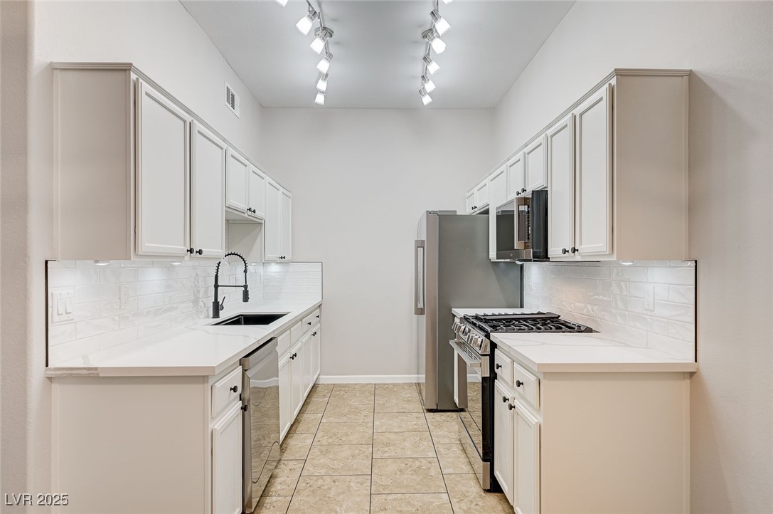 3500 Cactus Shadow Street 104