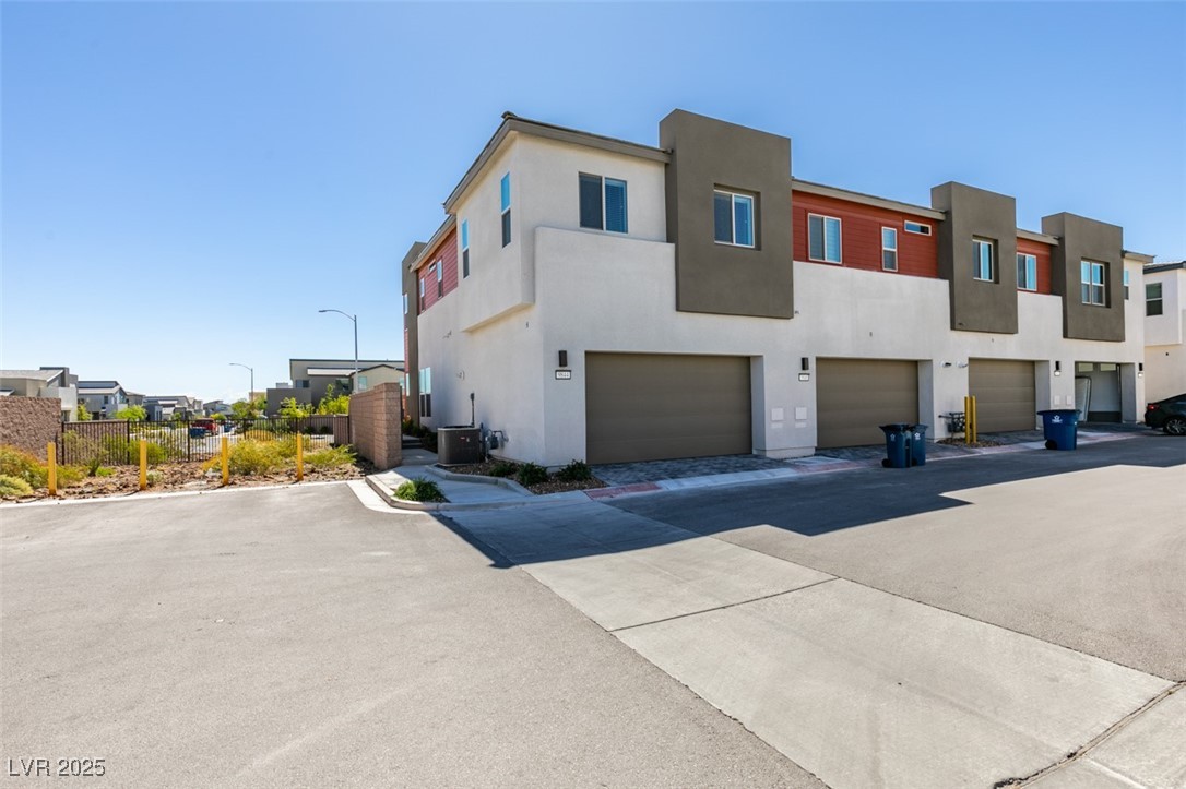 9844 Kings Glen Street