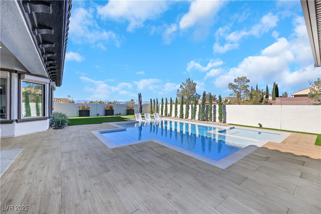 2460 Chateau Napoleon Drive