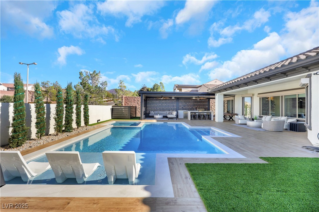 2460 Chateau Napoleon Drive