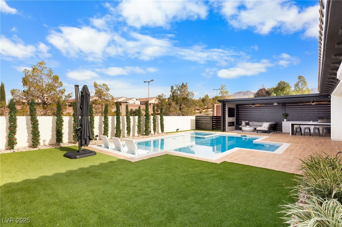 2460 Chateau Napoleon Drive