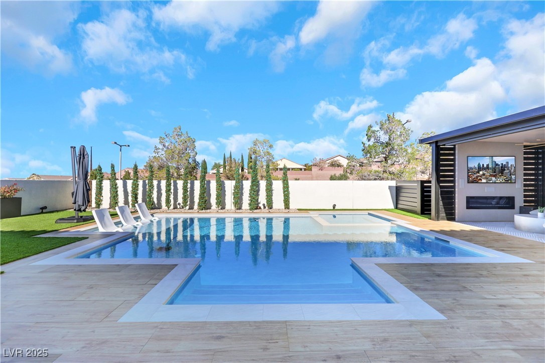 2460 Chateau Napoleon Drive