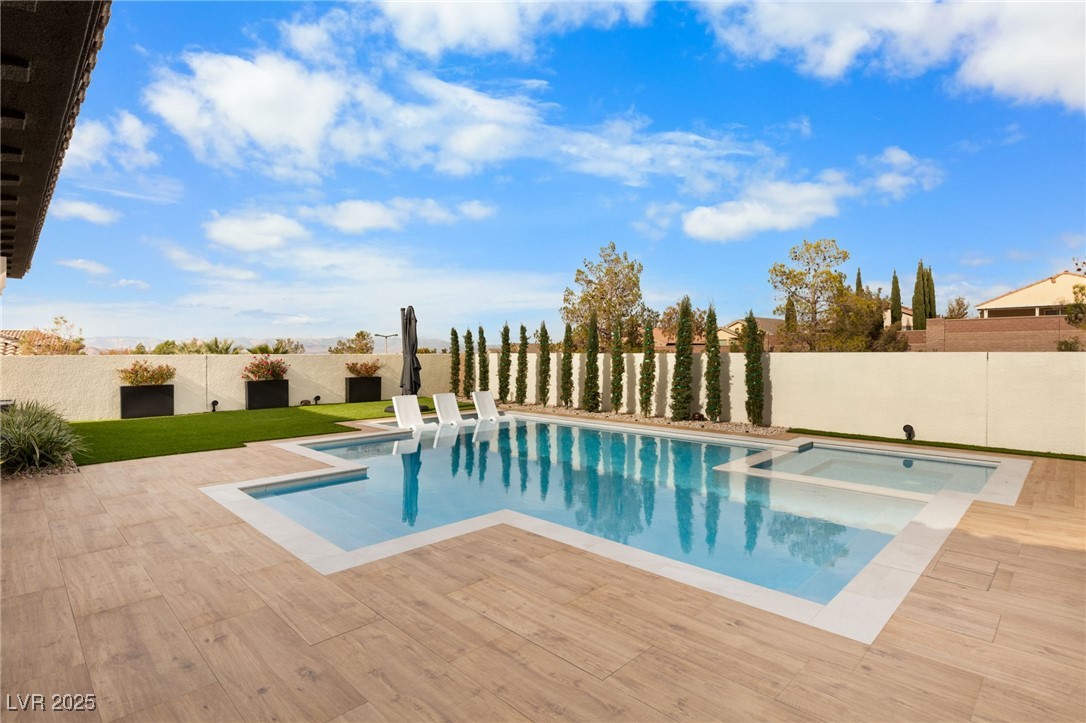 2460 Chateau Napoleon Drive