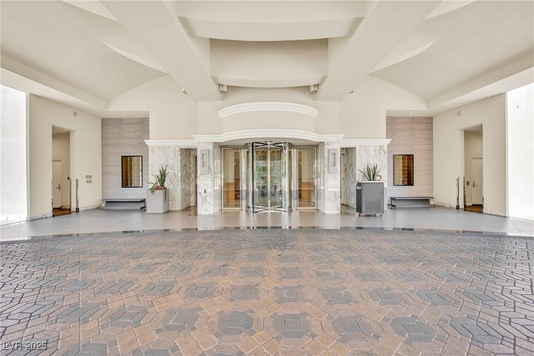 2777 Paradise Road 2002