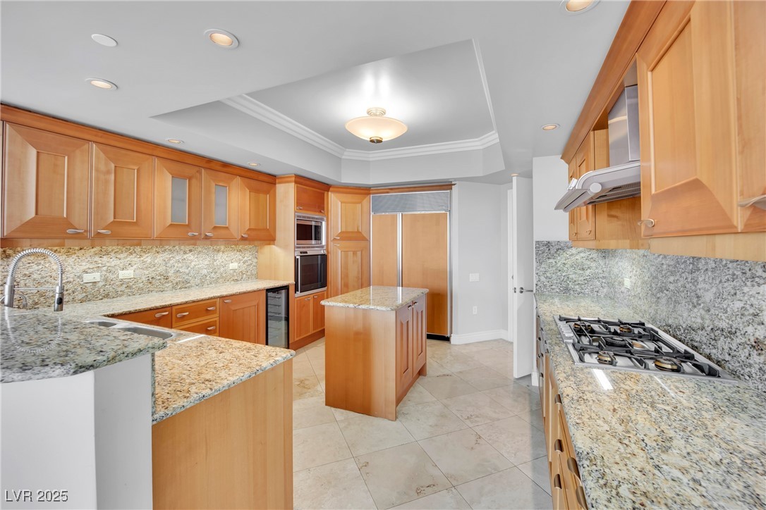 2777 Paradise Road 2002