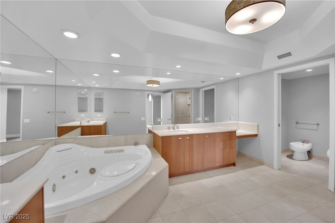 2777 Paradise Road 2002
