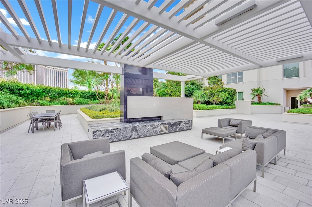 2777 Paradise Road 2002