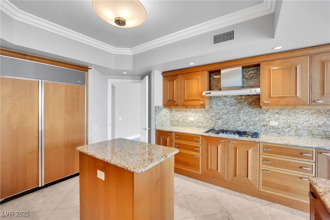 2777 Paradise Road 2002