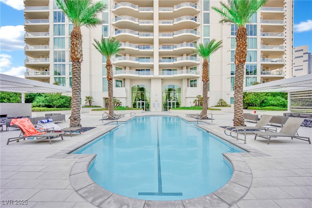 2777 Paradise Road 2002