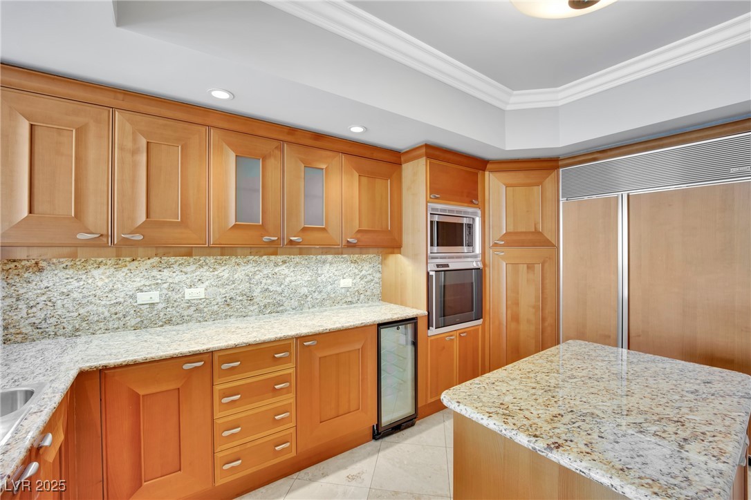 2777 Paradise Road 2002