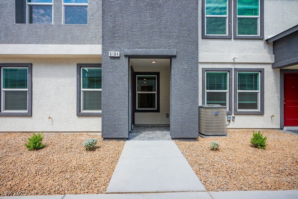 6184 Hibiscus Garden Street