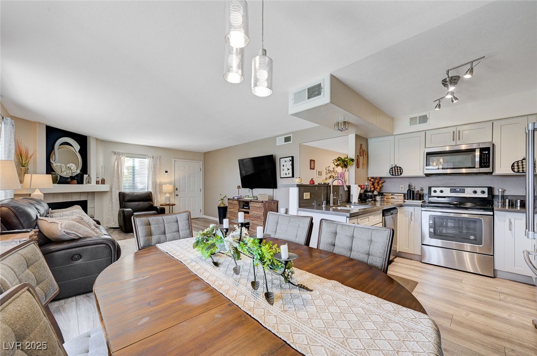 1575 West Warm Springs Road 2613