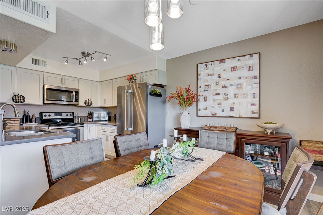 1575 West Warm Springs Road 2613