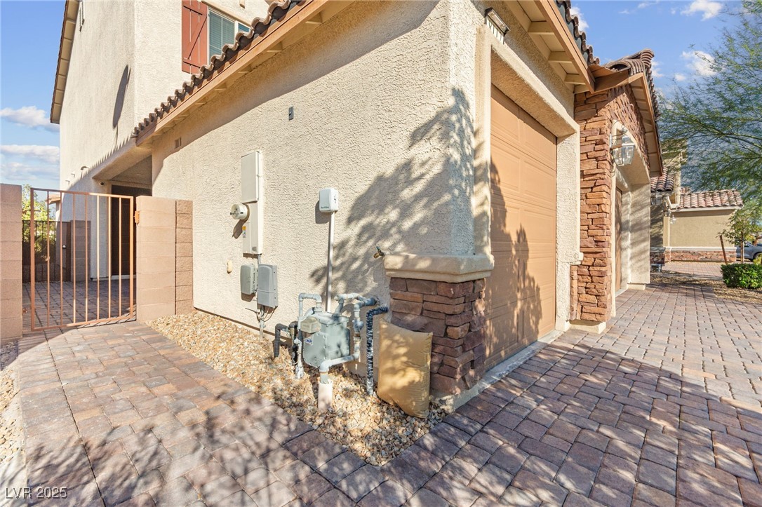 8112 Nottingham Hill Lane