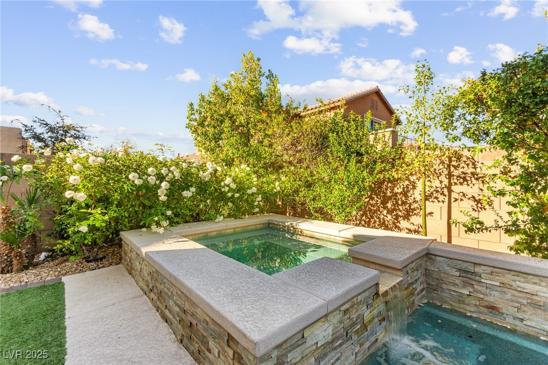 8112 Nottingham Hill Lane