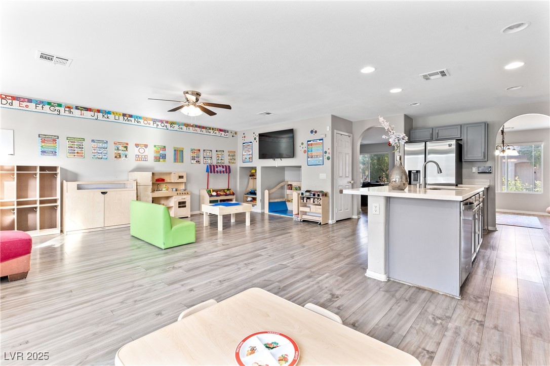 5229 Ponderosa Heights Street