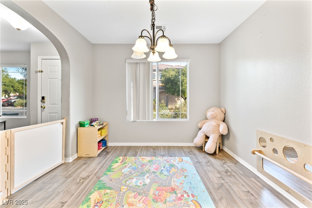 5229 Ponderosa Heights Street