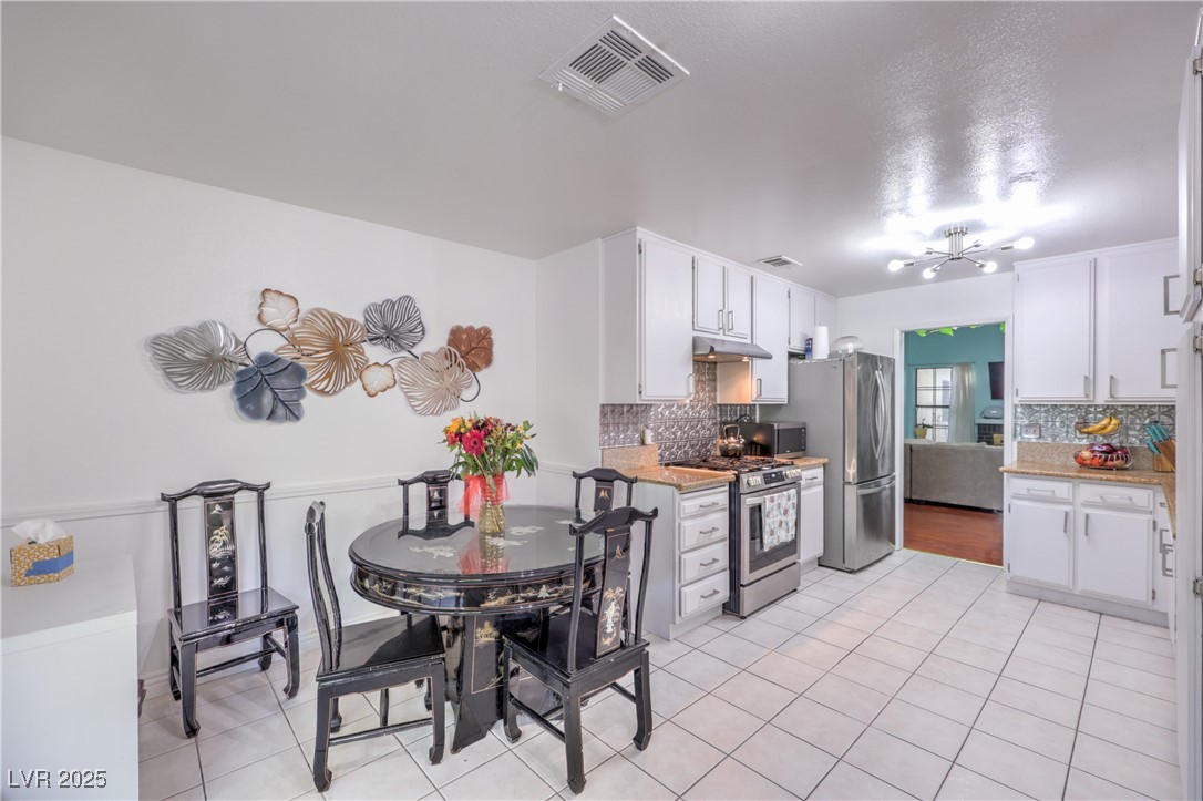 7386 Coffeyville Avenue