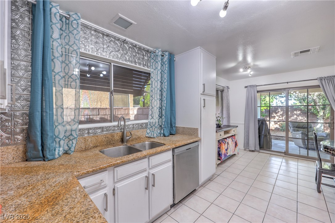 7386 Coffeyville Avenue