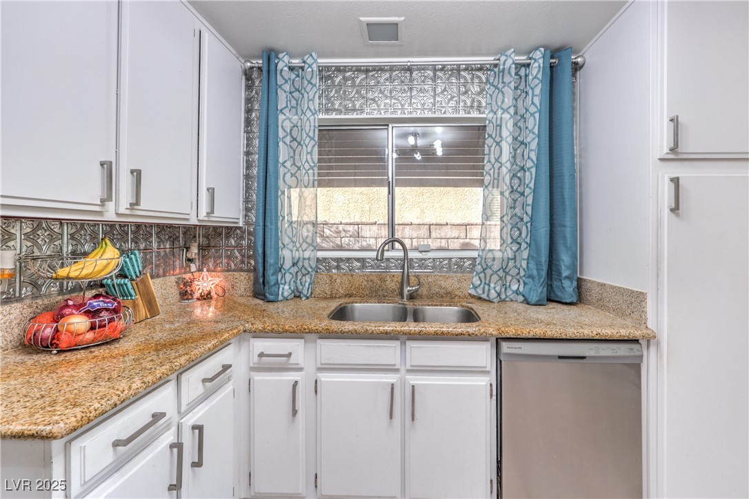 7386 Coffeyville Avenue