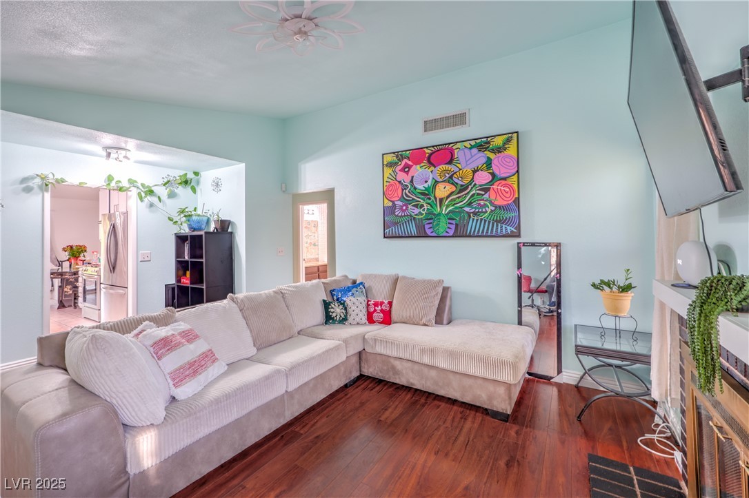 7386 Coffeyville Avenue