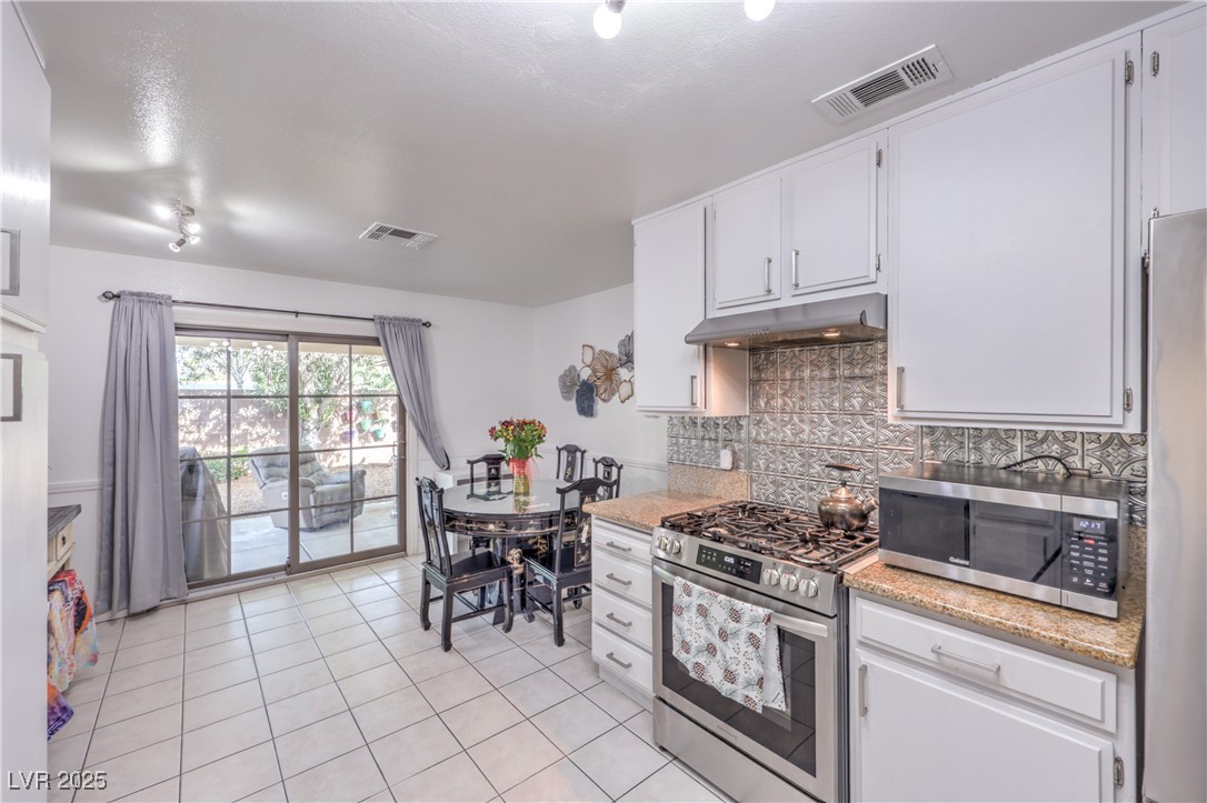 7386 Coffeyville Avenue