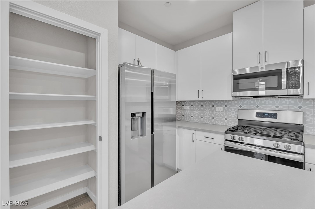 9276 Desert Pearl Avenue