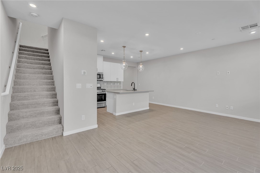 9276 Desert Pearl Avenue