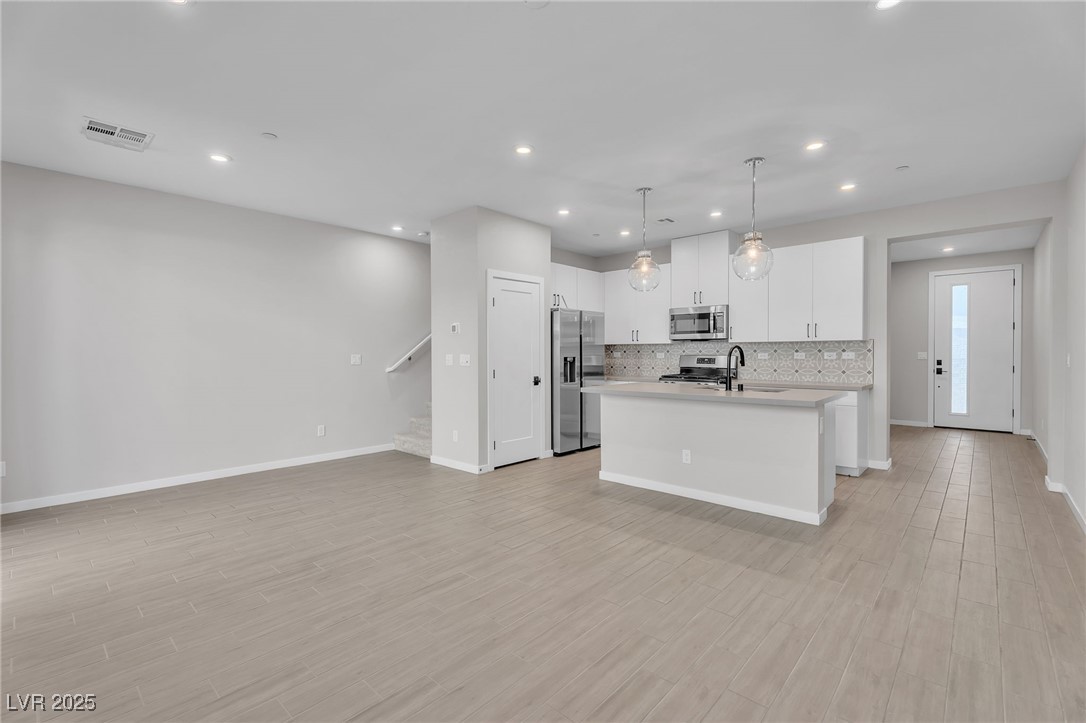 9276 Desert Pearl Avenue