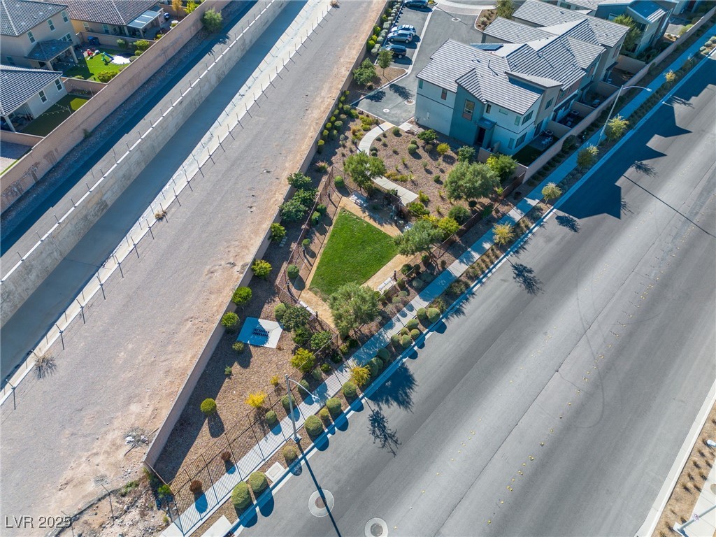 9276 Desert Pearl Avenue