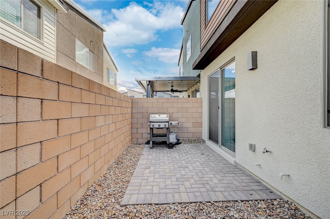 9276 Desert Pearl Avenue