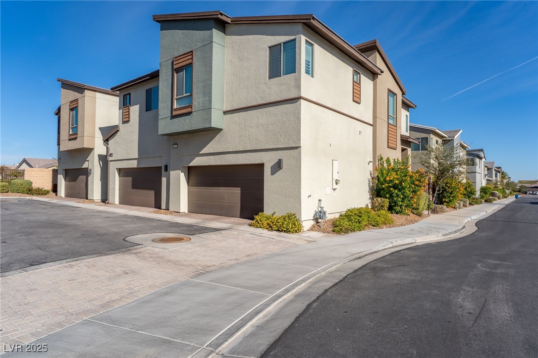 9276 Desert Pearl Avenue