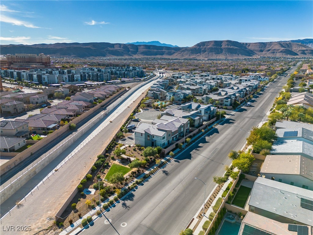 9276 Desert Pearl Avenue