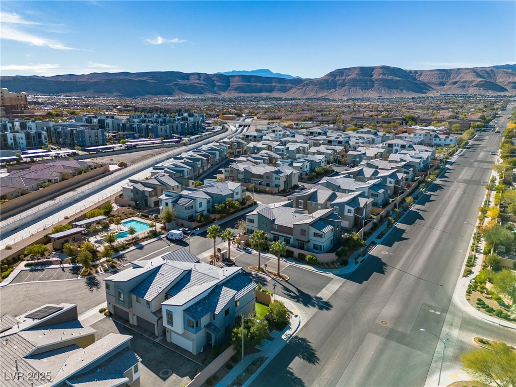 9276 Desert Pearl Avenue