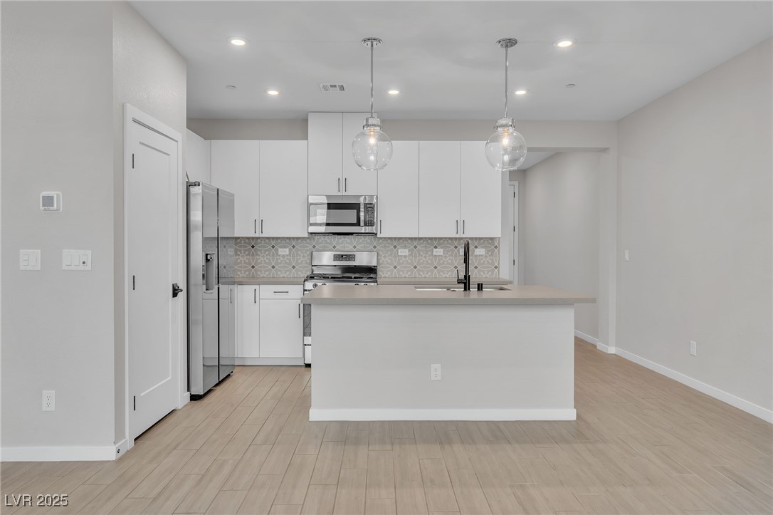 9276 Desert Pearl Avenue