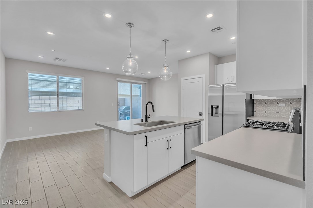 9276 Desert Pearl Avenue